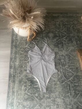 Cupshe Black and White Striped One-Piece Swimsuit
